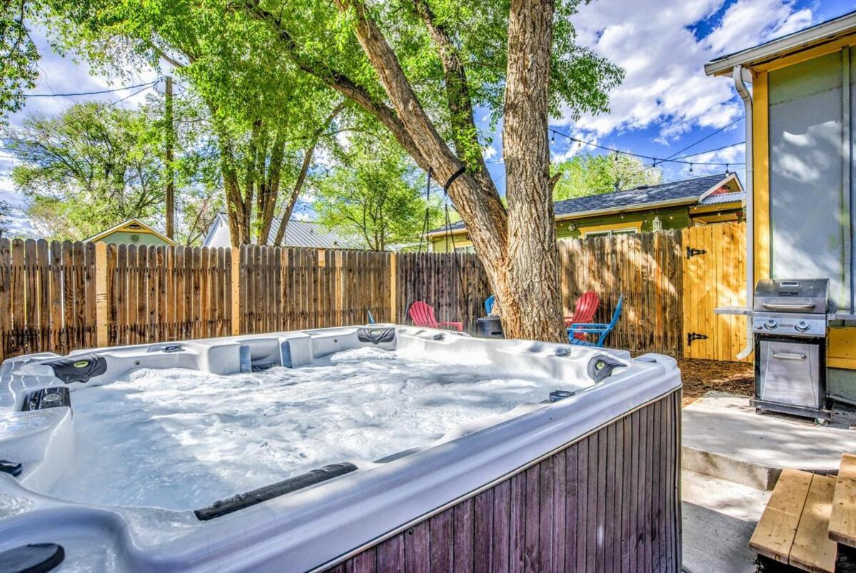 Вілла The Vibrant Victorian Hot Tub & Fire Pit In Occ Колорадо-Спрінгз Екстер'єр фото