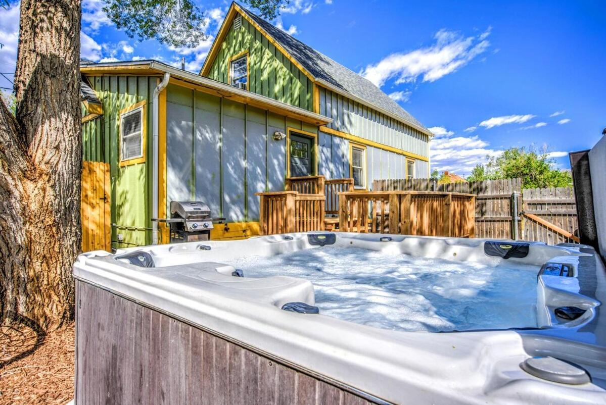 Вілла The Vibrant Victorian Hot Tub & Fire Pit In Occ Колорадо-Спрінгз Екстер'єр фото